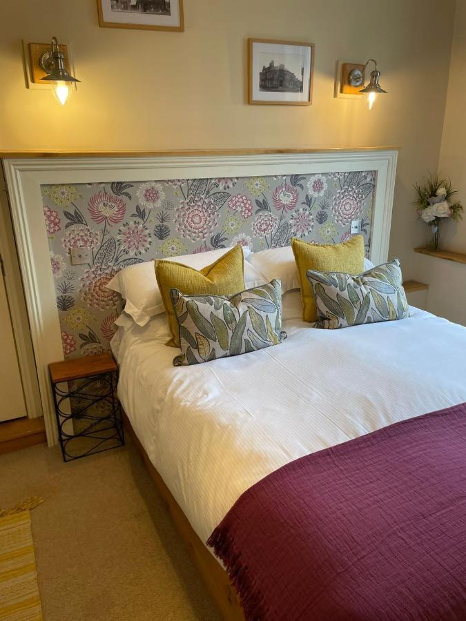 Hotel The White Hart Whitchurch  Exterior foto