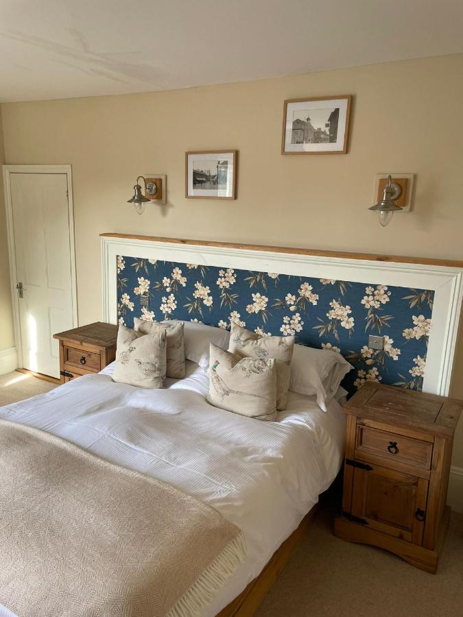 Hotel The White Hart Whitchurch  Exterior foto