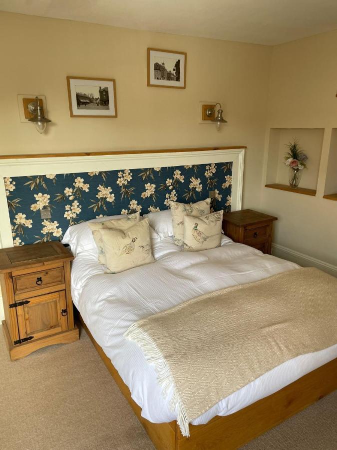 Hotel The White Hart Whitchurch  Exterior foto